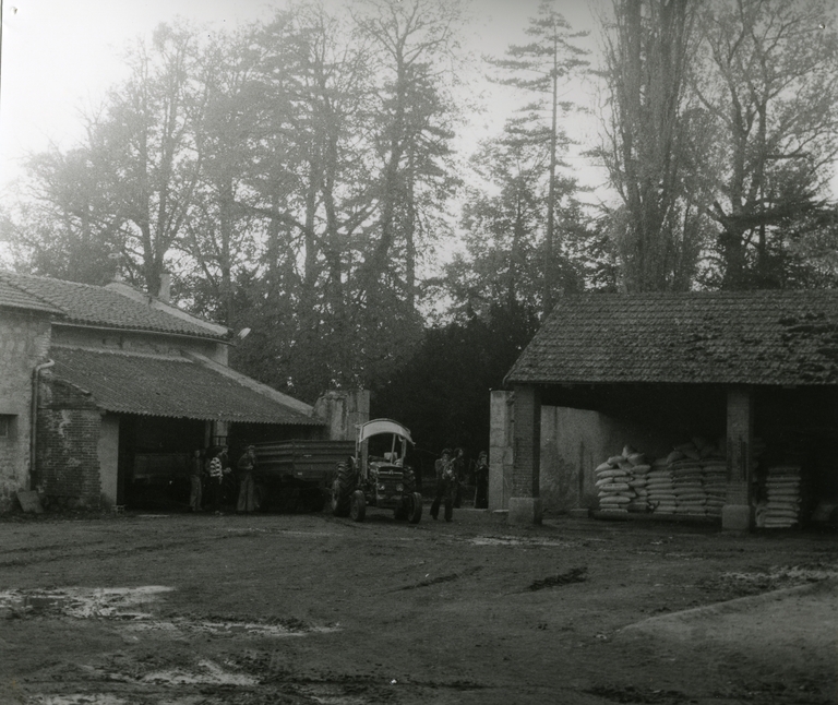 Communs et ferme de la demeure, puis école d'agriculture