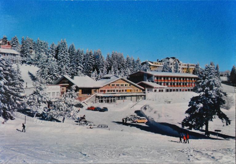 Gare d'arrivée du chemin de fer à crémaillère du Revard, puis supérette La Crémaillère, actuellement colonie de vacances de la ville de Pantin dit Centre La Crémaillère