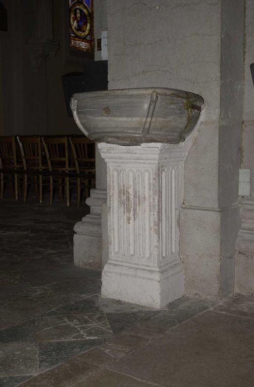 Fonts baptismaux, actuellement bénitier