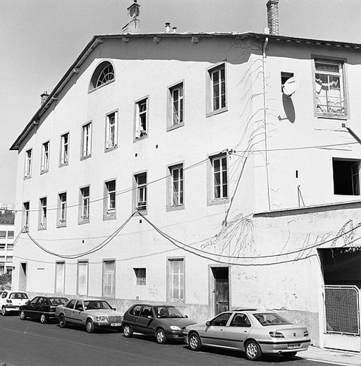 Entrepôt agricole dit halle aux grains de la gare d'eau de Vaise puis foyer Aralis : foyer d'hébergement de travailleurs étrangers célibataires actuellement bureaux