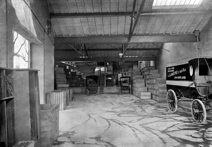 Société anonyme des plaques et papiers photographiques Antoine Lumière et ses fils puis société Lumière puis groupe Ilford France actuellement Institut Lumière cinéma et musée