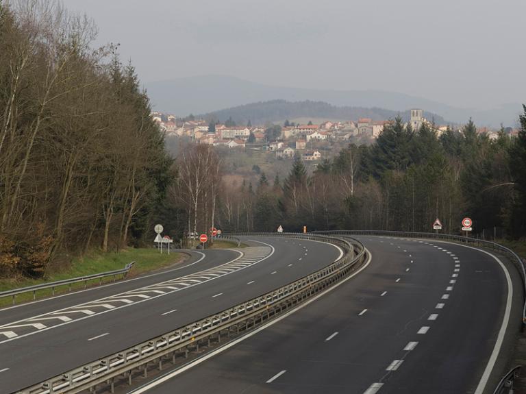 L'autoroute de Thiers (A89) en direction de la montagne thiernoise.