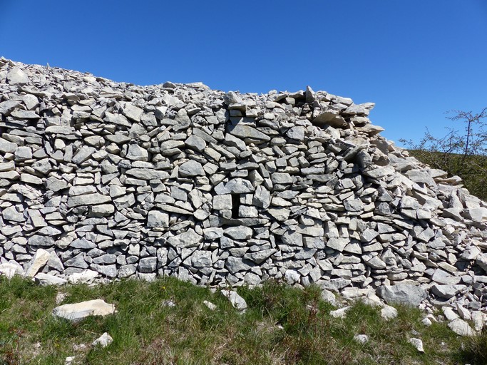 Maçonnerie de la grande cabane du Seuil.