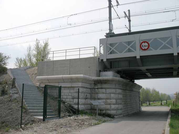 Pont ferroviaire dit viaduc de Culoz (détruit) ; culées (vestiges)