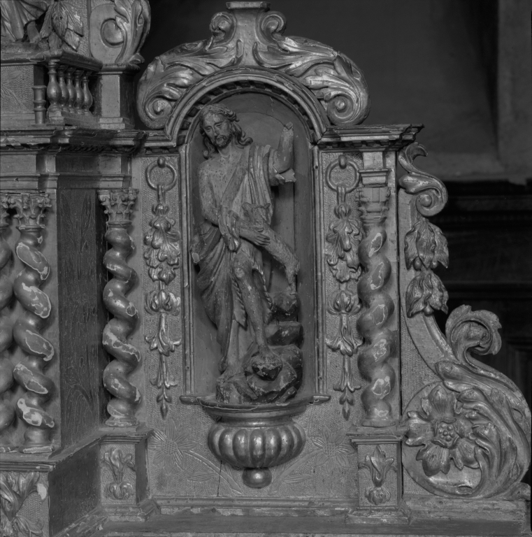 Ensemble de 3 statuettes : Saint Jean-Baptiste, saint non identifié, Christ (ensemble du maître-autel, gradins, tabernacle à ailes et dais d'exposition)