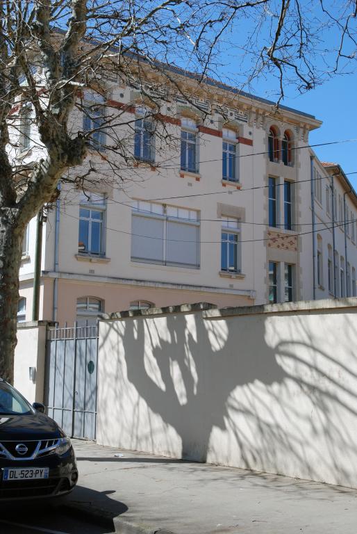 École pratique de commerce et d’industrie, actuellement lycée d’enseignement général, technologique et professionnel, dit cité scolaire Hippolyte Carnot