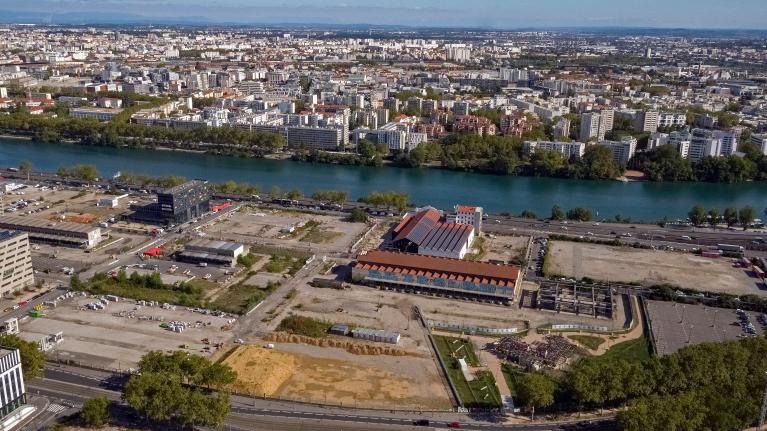 Usine de chaudronnerie des Ateliers de Construction du Rhône Laurent Chevalier puis Grenier puis Paul Dulac et Nas puis entrepôt à charbon Girard actuellement reconversion de la halle dite H7 en pôle numérique