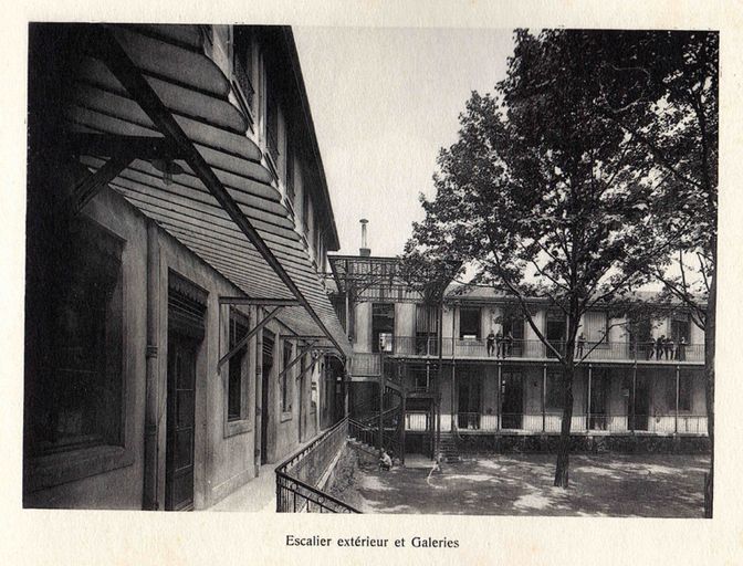 Mausolée dit chapelle expiatoire ou second monument des Brotteaux ; couvent de capucins, actuellement école Ozanam