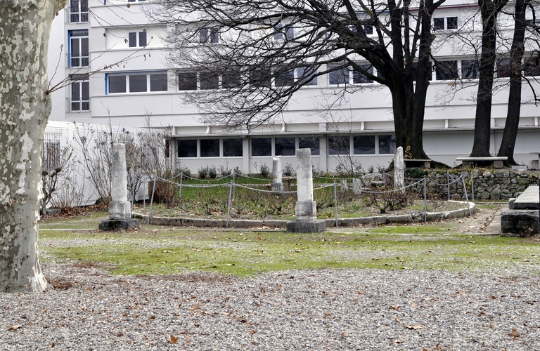 Collège de Tournon, puis école royale militaire, école centrale, collège communal, collège royal, lycée impérial, lycée de garçons, actuellement lycée Gabriel-Faure