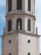 Clocher : vue de détail prise de la place Bellecour, depuis l'ouest, jonction entre la tour et la lanterne