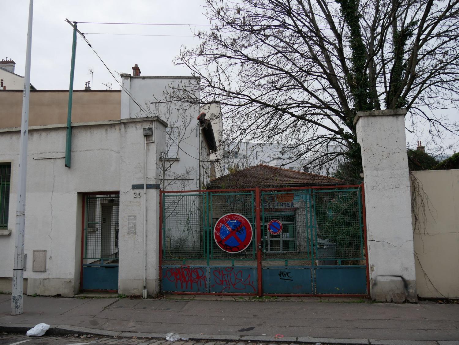 Rudigoz et Bouteille forge puis entrepreneurs Gourdet & Tramet frère charpente puis Desfêtes frères matériel industriel actuellement Poselec Electricité générale