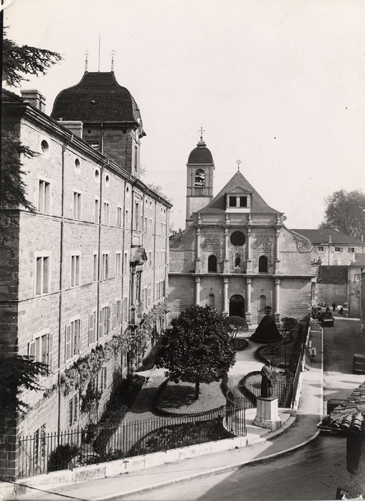 Collège de Tournon, puis école royale militaire, école centrale, collège communal, collège royal, lycée impérial, lycée de garçons, actuellement lycée Gabriel-Faure