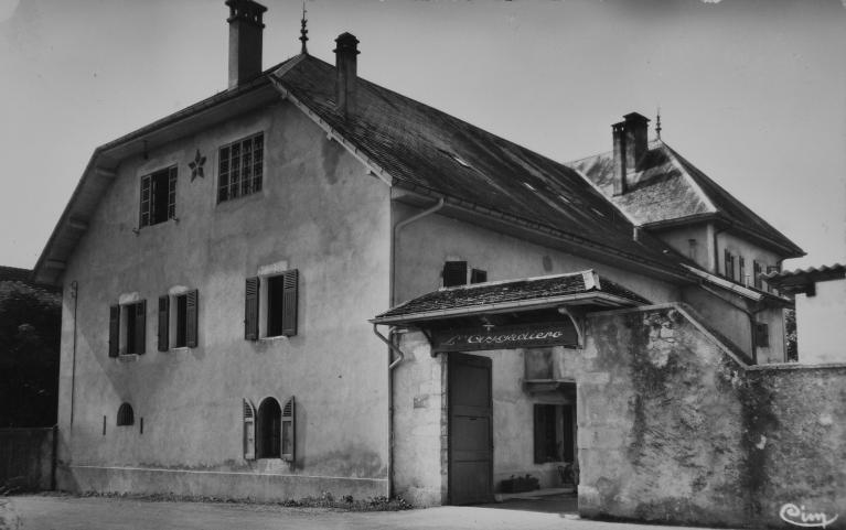 Maison forte de la Forest, puis faïencerie de la Forest, puis colonie de vacances l’Aygadièro, actuellement maison et immeuble à logements