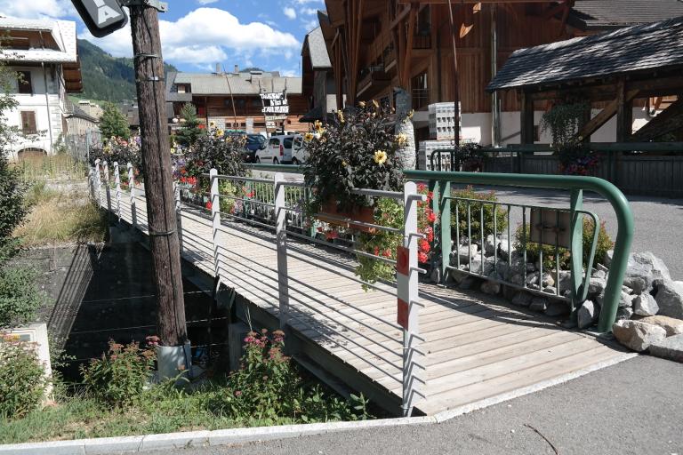 Pont du Nant de la Ville avec passerelle couverte dite "Passage du poyé de la Ville"
