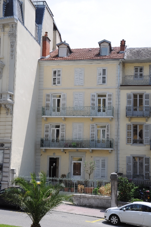 Immeuble, dit villa Chiron, puis hôtel de voyageurs, Hôtel Villa Chiron, puis Hôtel Lafayette, actuellement immeuble