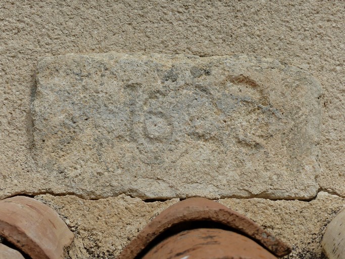 Date portée de 1622, sur une maison mitoyenne de la mairie.