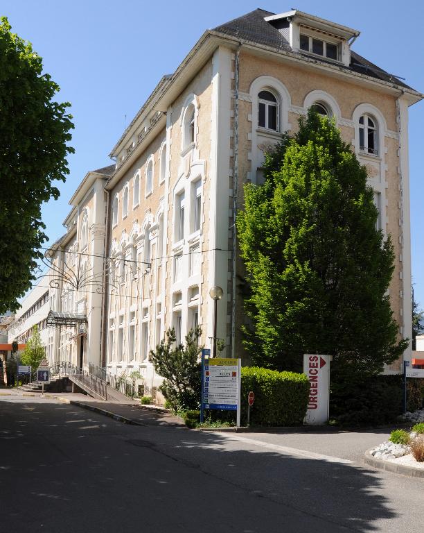 Hôpital, dit Hôpital-Infirmerie ou Hôpital municipal, actuellement maison de retraite, dite pavillon Le Revard
