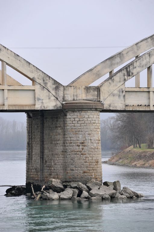 Pont routier de Loyettes