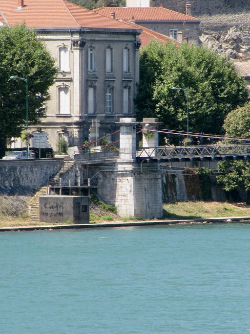 Pont routier, actuellement passerelle Marc Seguin