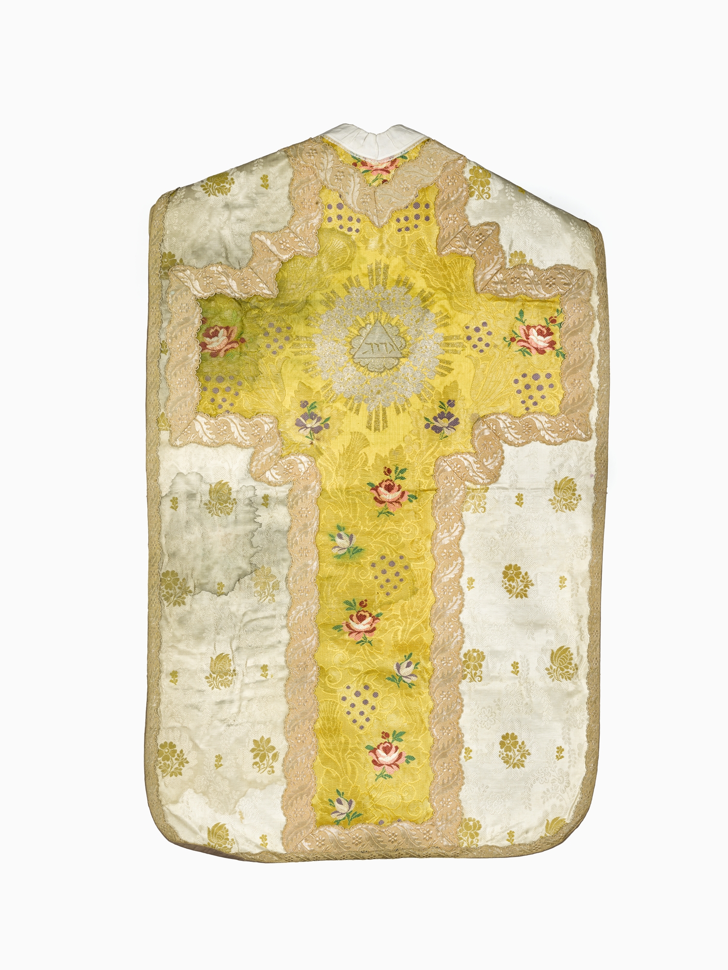 chasuble, manipule, étole : ornement blanc n°8