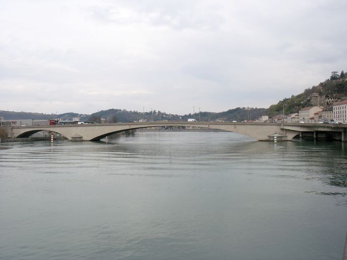 Pont routier de Lattre de Tassigny