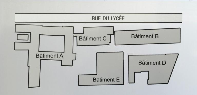Collège de jésuites, puis école centrale, école secondaire communale, lycée impérial, lycée de garçons, actuellement lycée Lalande