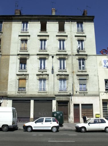 Ensemble de quatre immeubles