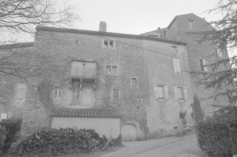 hôtel-Dieu de la Croix, hôpital, salle d'asile et pensionnat, puis école primaire de filles, actuellement poste et bibliothèque