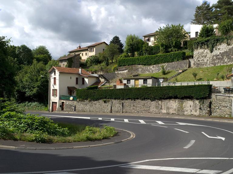 L'un des virages de l'avenue des Etats-Unis, permettant d'adoucir la pente.