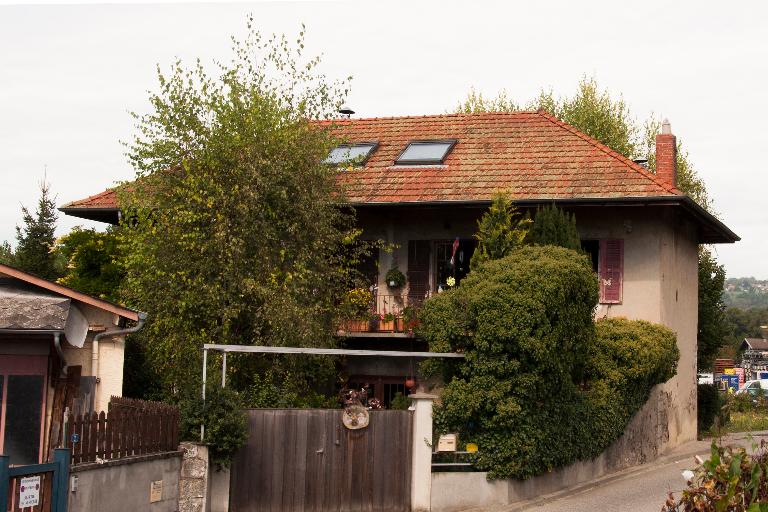 Maison et édifice agricole, actuellement maison (11 chemin des Sources de Saint-Simond)