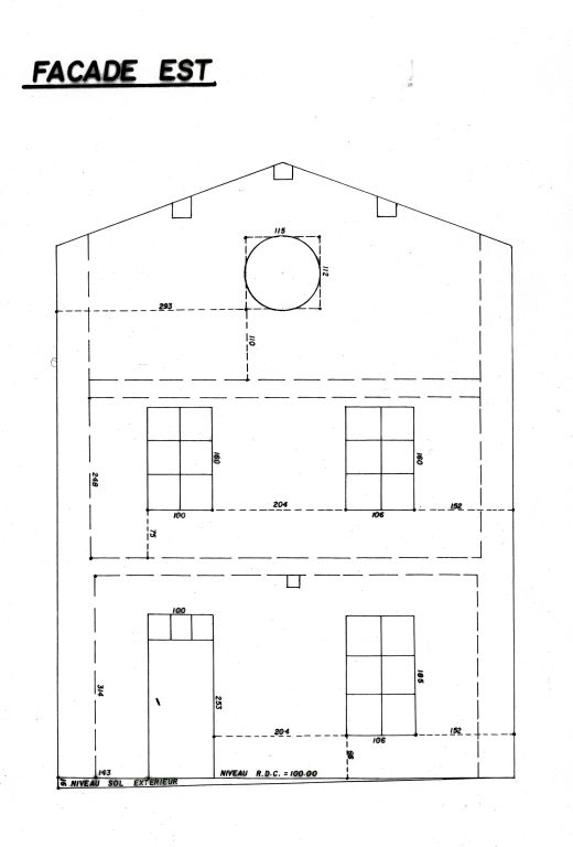 Maison de religieuses, puis mairie-école, actuellement maison