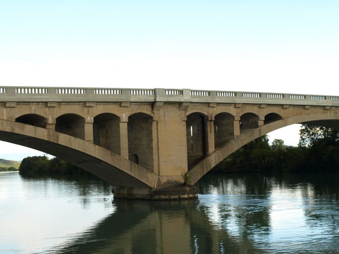 Pont routier de Briord