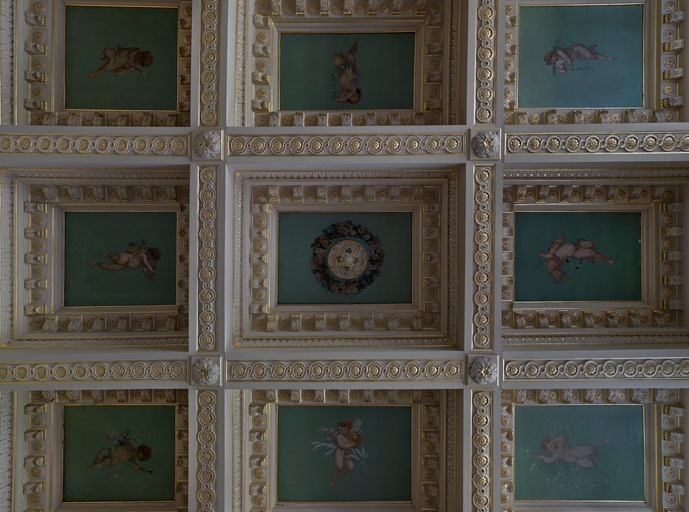 Plafond à caissons décorés du salon des Enfants musiciens : Putti