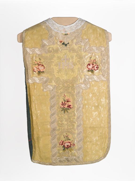 chasuble, étole, manipule : ornement doré