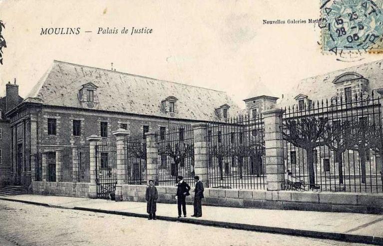 Collège de jésuites dit collège Sainte-Marie, puis école centrale, actuellement palais de justice