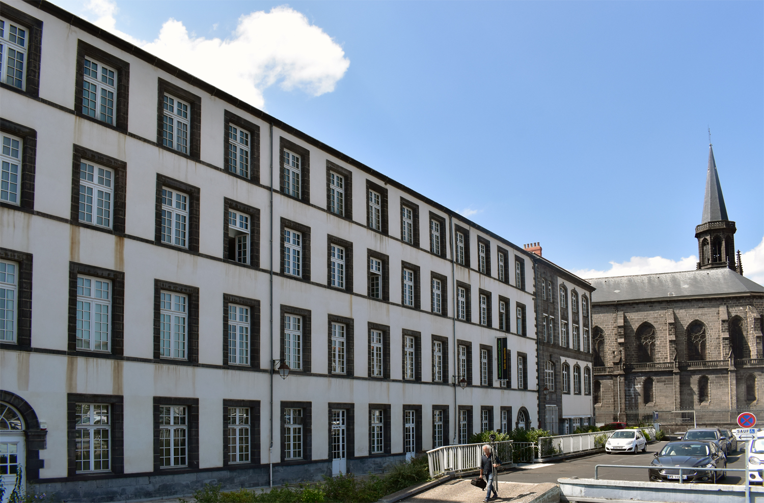 Collège des jésuites de Clermont dit collège royal ou Grand collège ; institut national ; école centrale ; lycée ; collège royal ; lycée impérial ; lycée de garçons dit lycée Blaise-Pascal ; centre culturel Blaise-Pascal et conservatoire Emmanuel-Chabrier