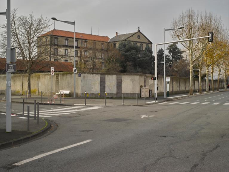 Noviciat de frères des écoles chrétiennes, puis école du Franc-Rosier, puis ensemble scolaire La Salle, actuellement désaffecté