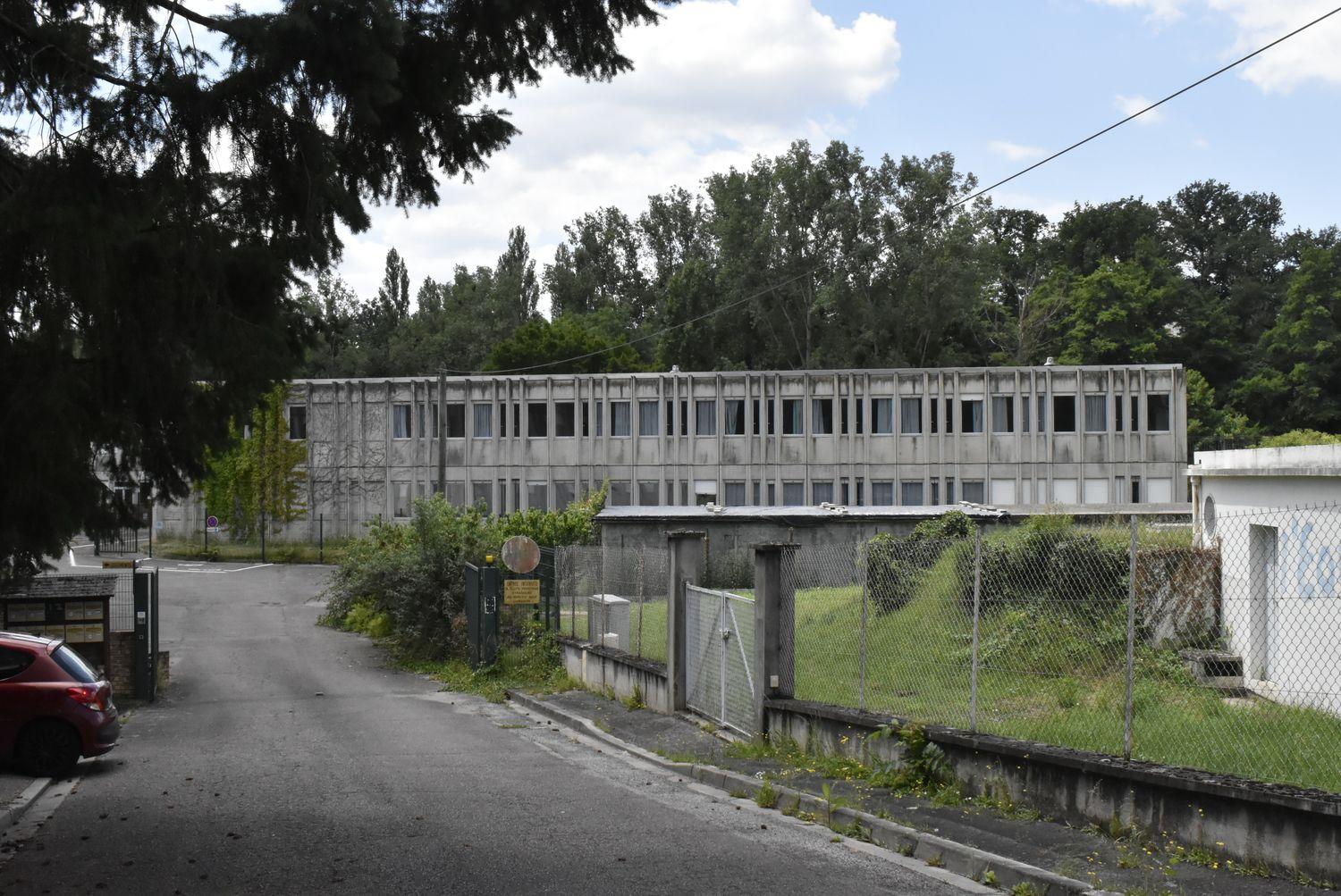 Collège d'enseignement technique, puis lycée professionnel Maurice-Guyot, actuellement immeuble de bureaux et ateliers