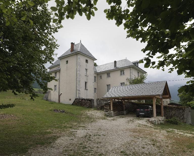 Maison forte (?), puis château dit de Montfalcon du Cengle, actuellement hôtel de voyageurs (Relais château)