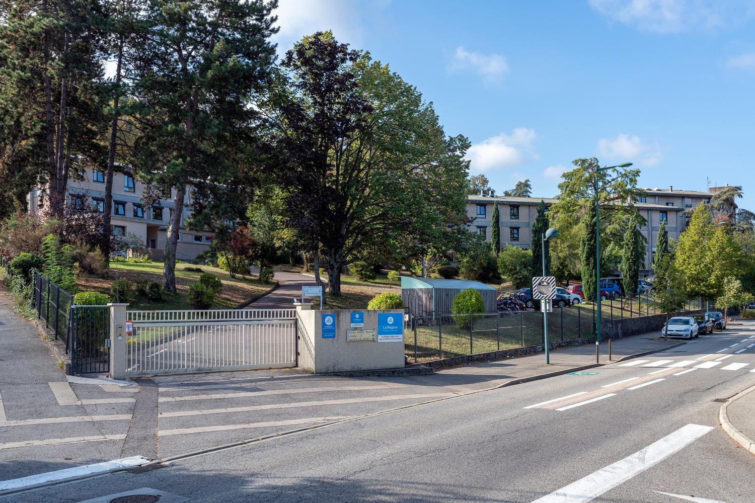 Centre d'apprentissage de garçons, puis collège d'enseignement technique, actuellement lycée professionnel Marius-Bouvier
