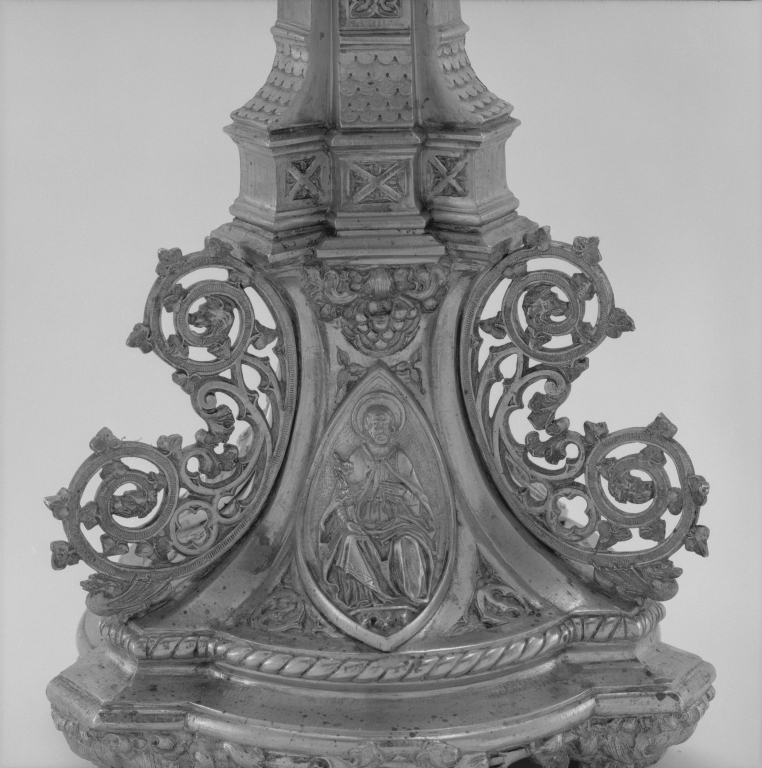 Ensemble de 5 chandeliers d'autel et une croix d'autel