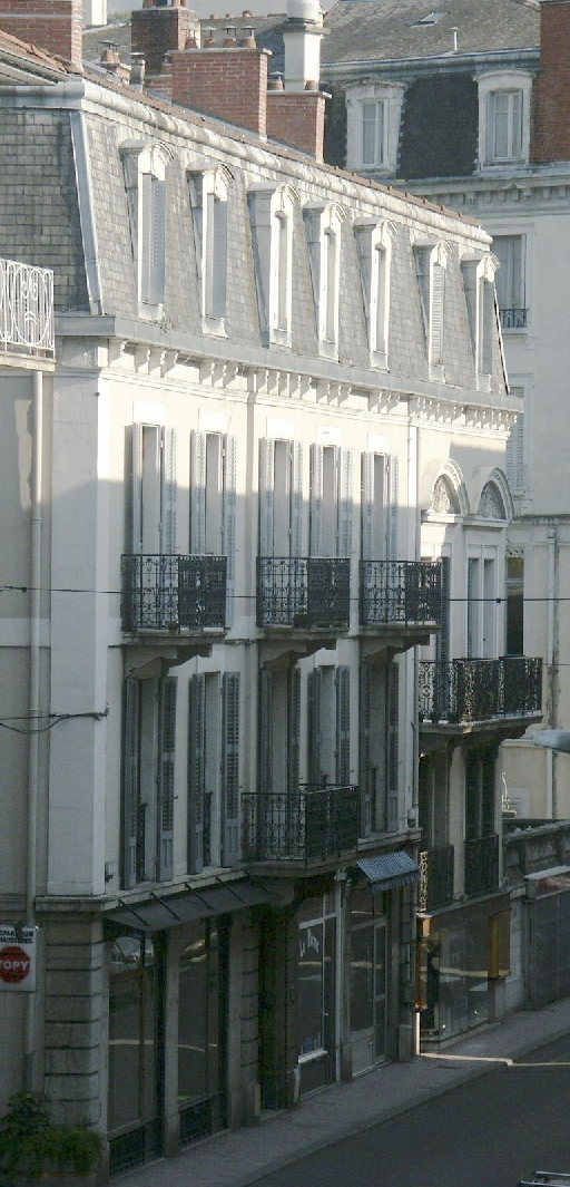 Immeuble, dit maison Françon, et hôtel de voyageurs, Hôtel des Thermes, actuellement immeuble