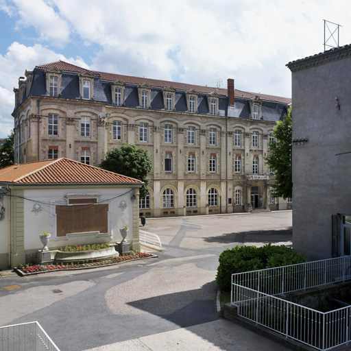 Filature-tissage puis école normale actuellement collège Mario Meunier