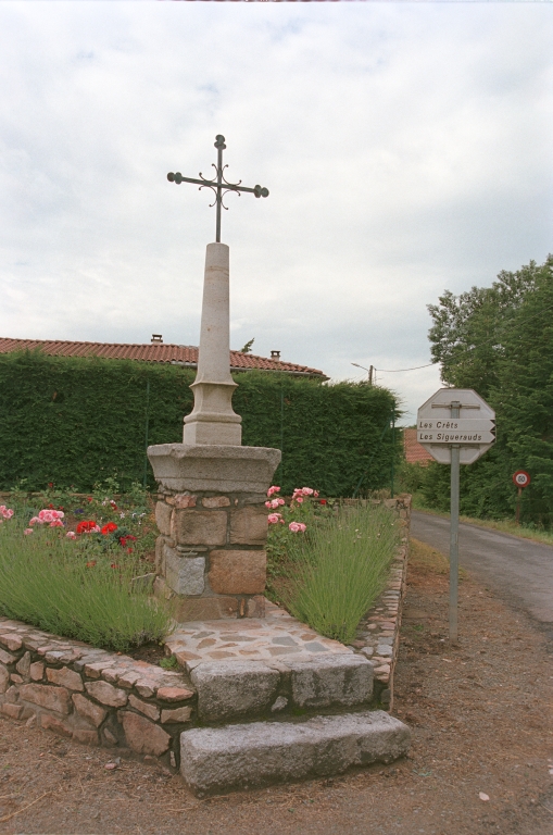 Les croix monumentales du canton de Boën et de la commune de Sail-sous-Couzan