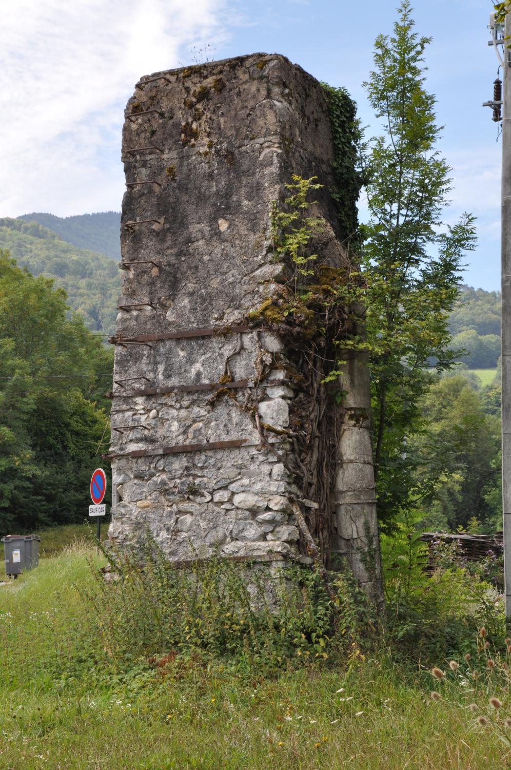 Fabrique de ciment et de chaux Castellazo puis Routin, Grumel aîné et Compagnie puis usine de la Société anonyme des Ciments de Vimines actuellement scierie