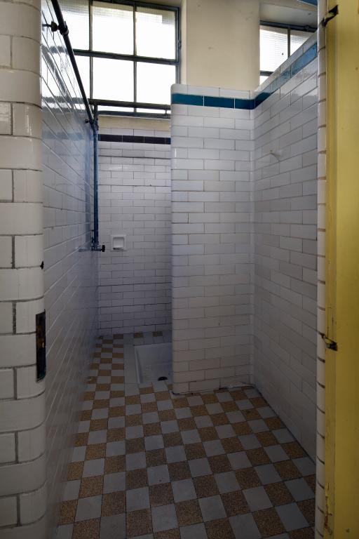 Lavoir municipal dit lavoir public, bains douches actuellement bains douches Flesselles