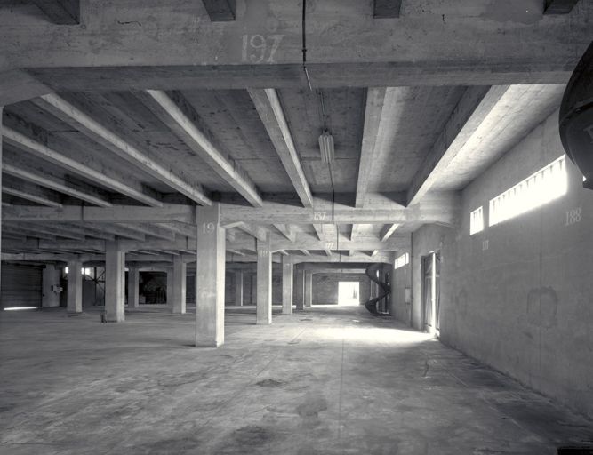 Entrepôt commercial, dit magasin général des sucres, puis la Sucrière espace d'exposition.