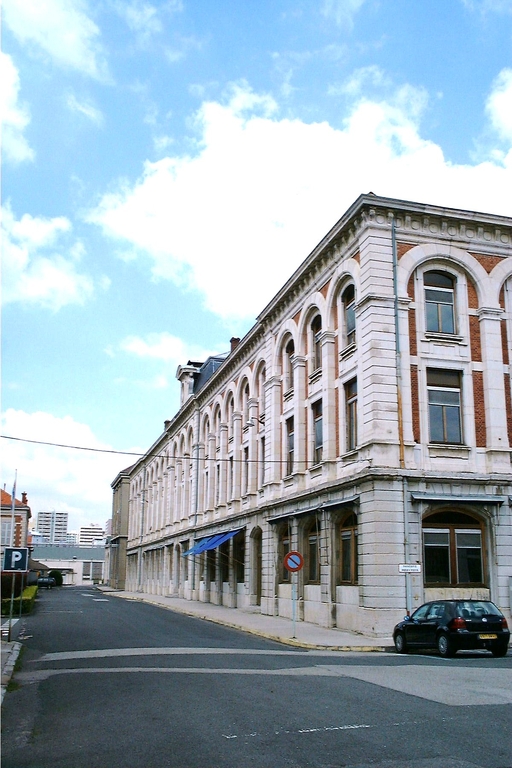 Usine d'armes dite manufacture Royale d'armes de Saint-Etienne puis GIAT Industrie actuellement cité du Design