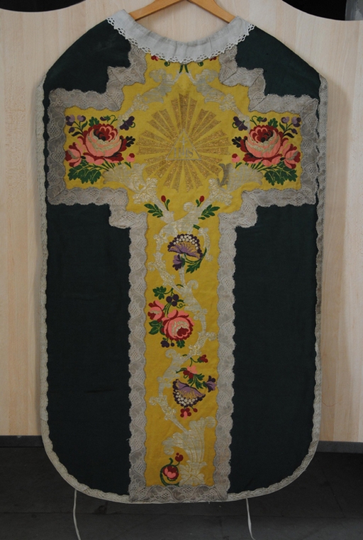 Ornement vert : chasubles (2)