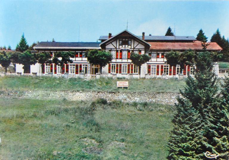 Restaurant dit chalet-restaurant du Mont-Revard, puis hôtel de voyageurs dit Chalet PLM, actuellement hôtel de voyageurs dit Le Chalet Bouvard